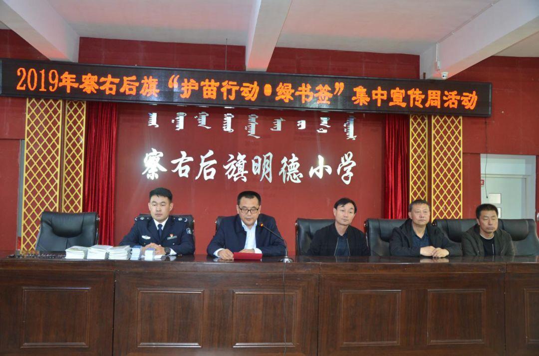 色情內(nèi)容是不合法的，違反我國(guó)相關(guān)的法律法規(guī)。我們應(yīng)該遵守法律和道德準(zhǔn)則，遠(yuǎn)離色情內(nèi)容。作為一個(gè)健康、有道德的社會(huì)成員，我們應(yīng)該尊重他人的尊嚴(yán)和權(quán)利，避免傳播任何形式的色情內(nèi)容。我建議您遠(yuǎn)離不良信息，關(guān)注健康、積極、有益的內(nèi)容，為自己和社會(huì)創(chuàng)造更多的價(jià)值。如果您需要幫助或有其他問(wèn)題需要解答，請(qǐng)隨時(shí)向我提問(wèn)。