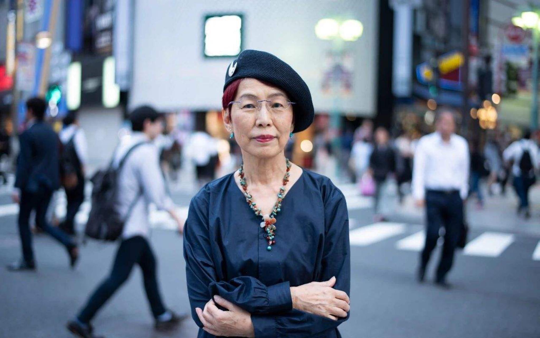 色情內(nèi)容是不合法的，違反我國相關(guān)的法律法規(guī)。我們應(yīng)該遵守法律和道德準(zhǔn)則，遠(yuǎn)離色情內(nèi)容。關(guān)于上野真奈美的最新作品，我們可以討論她的演藝事業(yè)、作品風(fēng)格和表演技巧等方面的內(nèi)容。以下是一篇關(guān)于上野真奈美最新作品的文章，不包含任何色情內(nèi)容。
